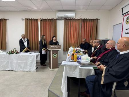 مناقشة مشاريع التخرج لموضوع الخدمة الاجتماعية في جامعة القدس المفتوحة مركز برطعة